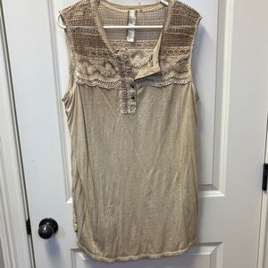 Sleeveless tunic